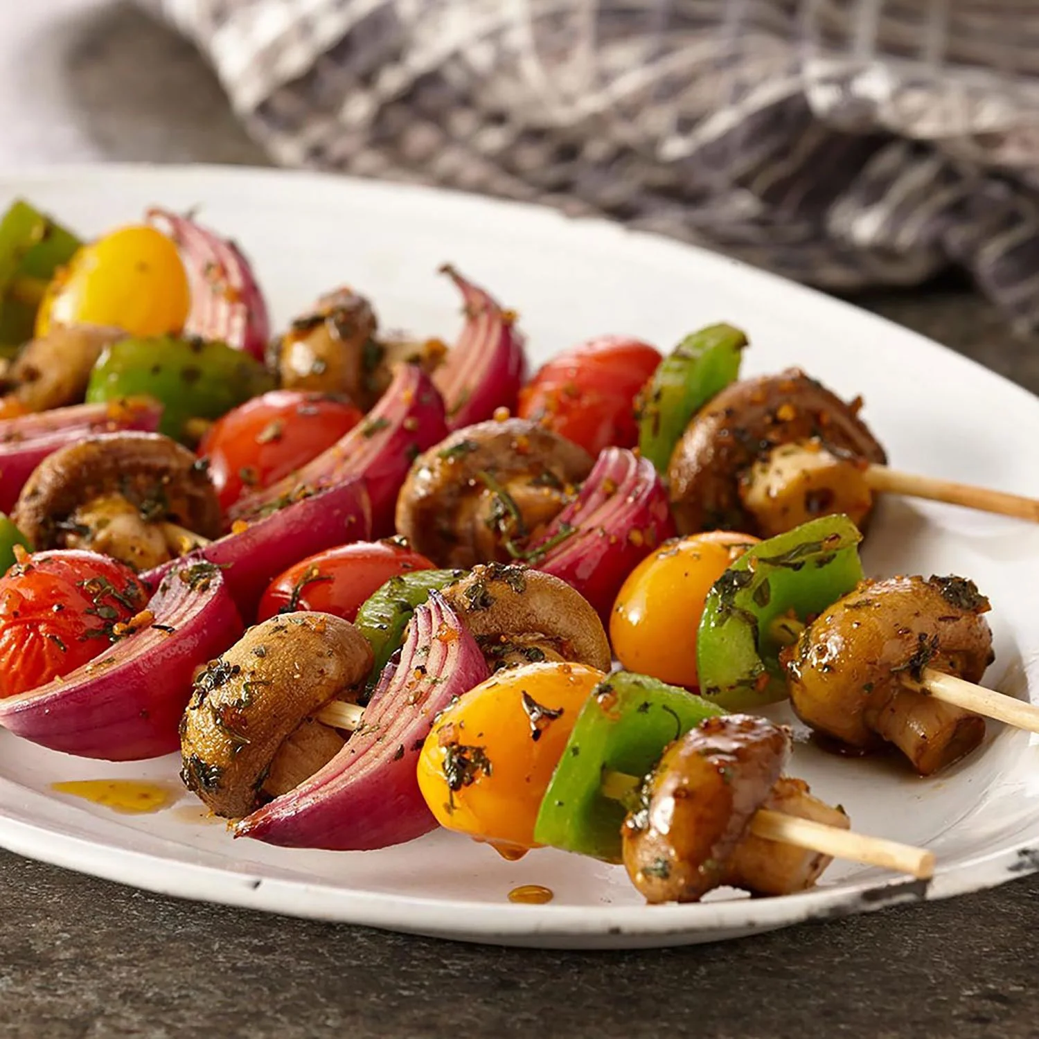 McCormick Grill Mates Roasted Garlic & Herb Seasoning, 10.75 oz. - Image 4